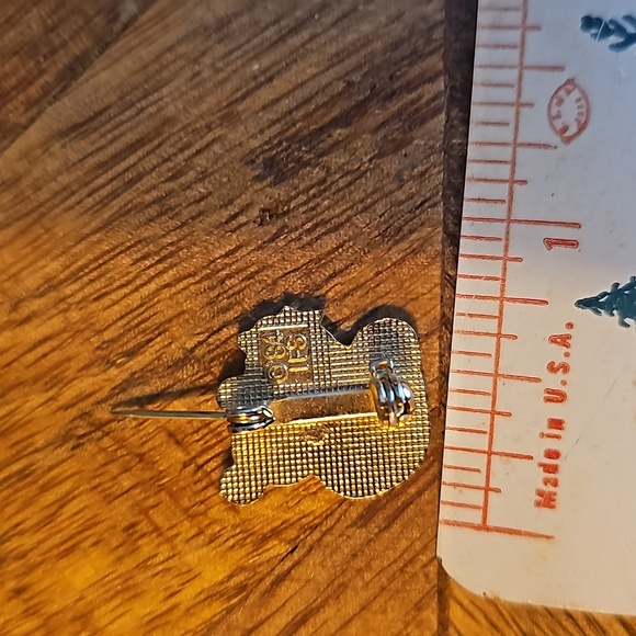 Vintage Teddy Bear lapel pin - Picture 3 of 5